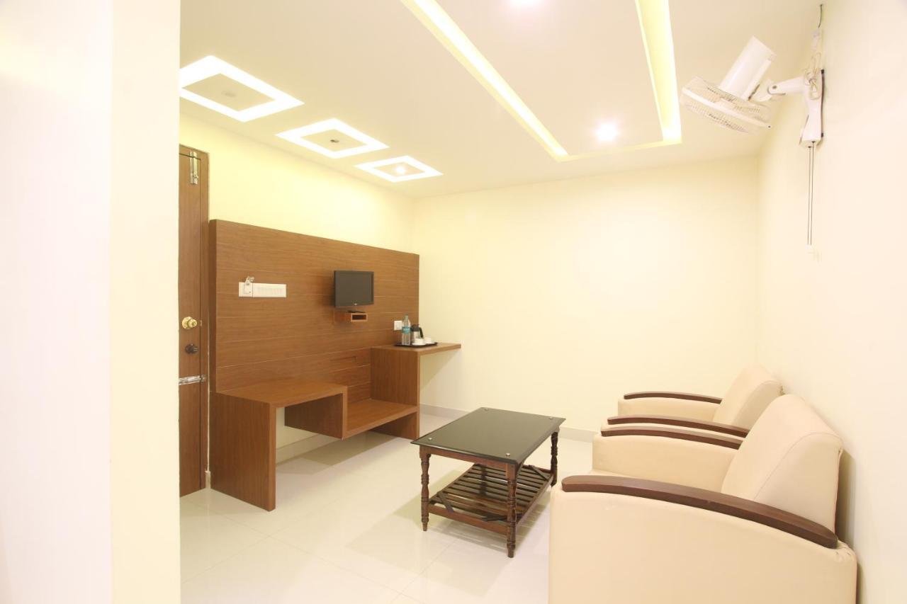 Divines Business Hotel Kuzhittura 外观 照片