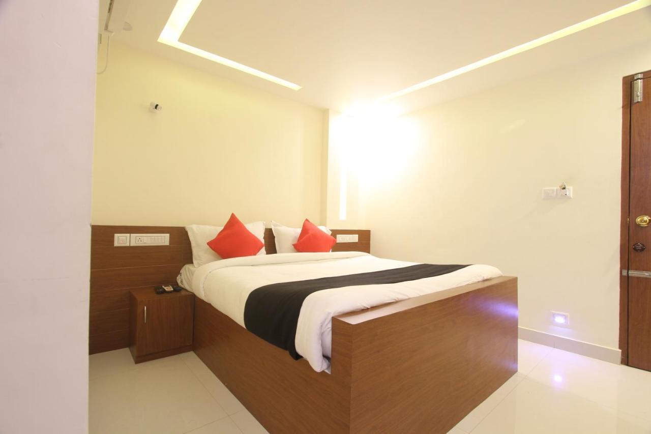 Divines Business Hotel Kuzhittura 外观 照片