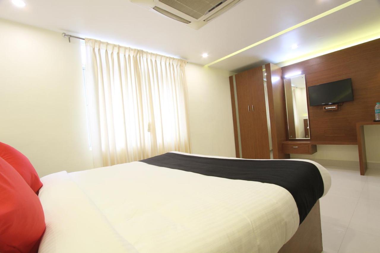 Divines Business Hotel Kuzhittura 外观 照片