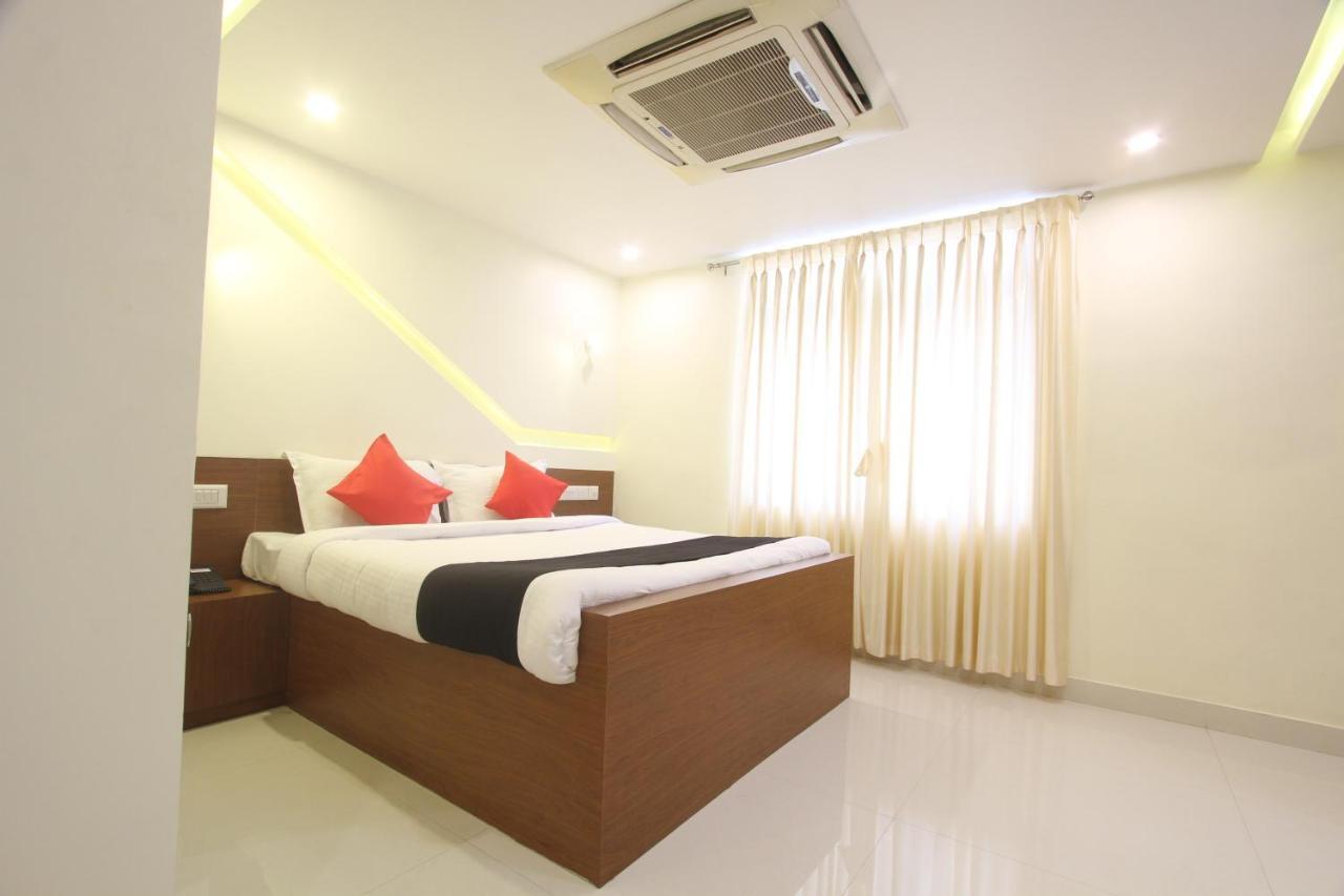 Divines Business Hotel Kuzhittura 外观 照片